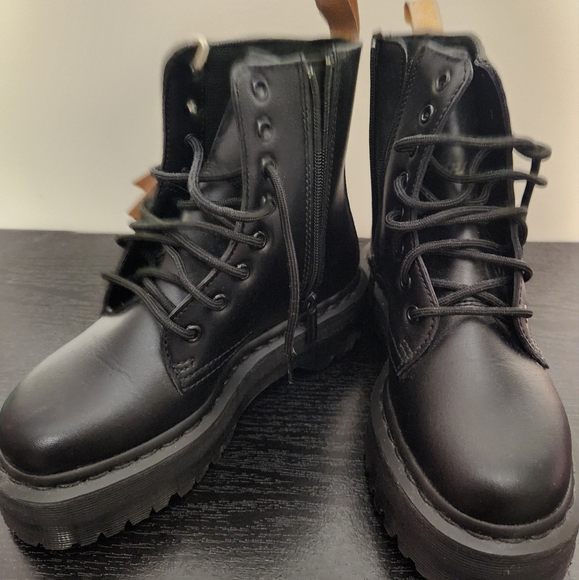 Dr Martens - Picture 3 of 5